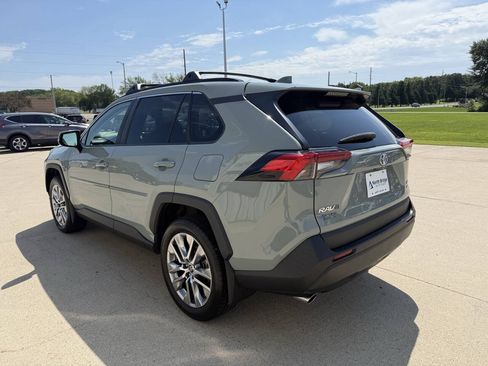 Used 2022 Toyota RAV4 XLE Premium AWD/4WD image 3