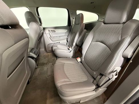 Used 2017 Chevrolet Traverse LT image 12
