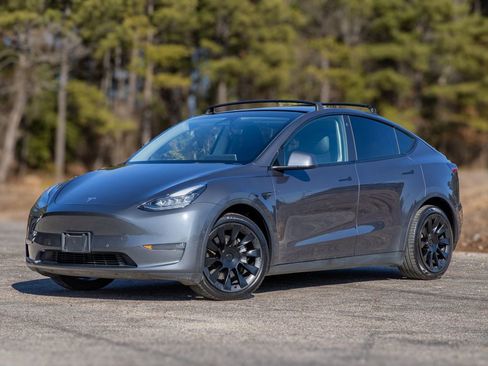 Used 2021 Tesla Model Y Long Range image 1