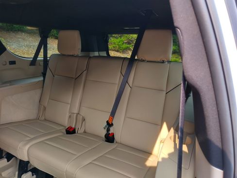 Certified 2024 Cadillac Escalade ESV Premium Luxury image 24