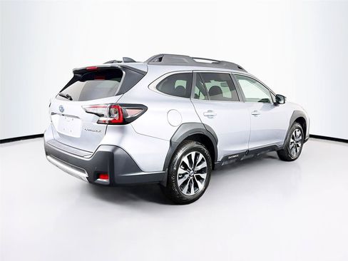 Used 2025 Subaru Outback Limited AWD/4WD image 11