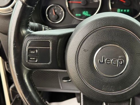 Used 2016 Jeep Wrangler Unlimited Sahara AWD/4WD image 15