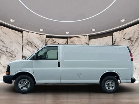 Used 2017 Chevrolet Express 2500 image 7