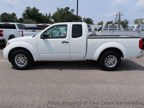 Used 2016 Nissan Frontier SV RWD image 2