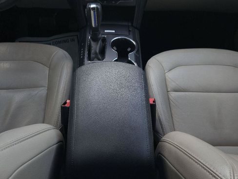 Used 2018 Ford Explorer XLT w/ Equipment Group 202A FWD image 19