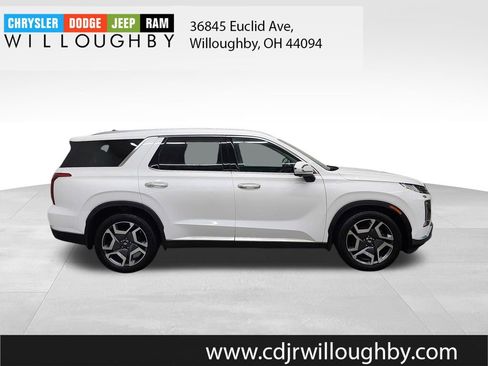 Used 2023 Hyundai Palisade Limited AWD/4WD image 3