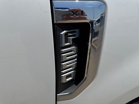 Used 2022 Ford F250 XL w/ Power Equipment Group AWD/4WD image 17