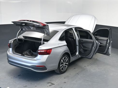 Used 2025 Volkswagen Jetta SE image 25