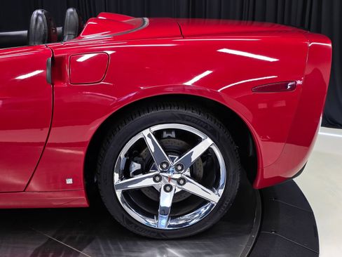 Used 2007 Chevrolet Corvette Convertible w/ Preferred Equipment Group RWD image 38
