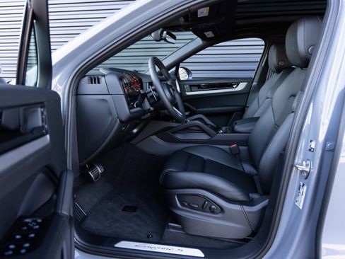 New 2026 Porsche Cayenne S image 24