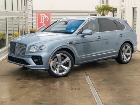 Used 2023 Bentley Bentayga image 2