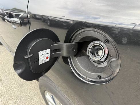 Used 2012 Ford Edge Limited w/ Driver Entry Pkg image 32