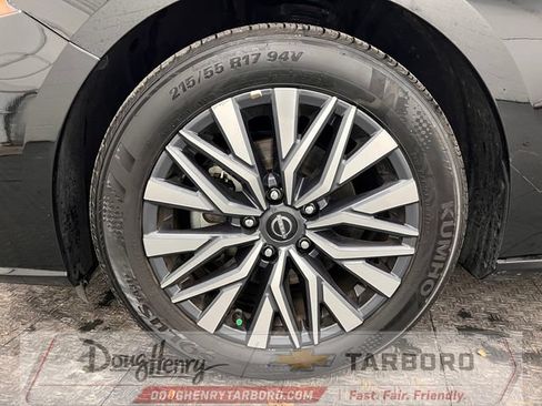 Used 2025 Nissan Altima 2.5 SV FWD image 22