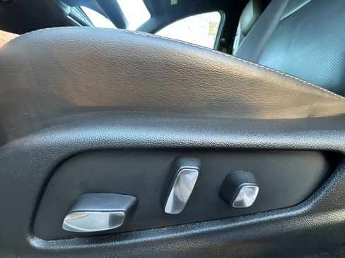 Used 2025 Cadillac XT5 Premium Luxury image 12