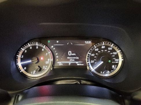 Used 2023 Toyota Highlander LE AWD/4WD image 13