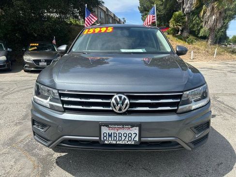 Used 2019 Volkswagen Tiguan SE w/ Panoramic Sunroof Package image 2