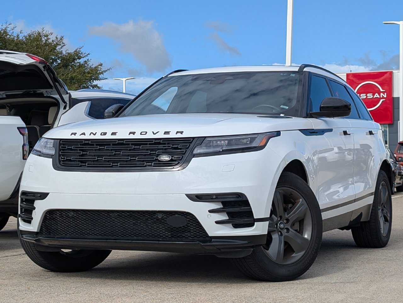 Used 2025 Land Rover Range Rover Velar Dynamic SE AWD/4WD image 2