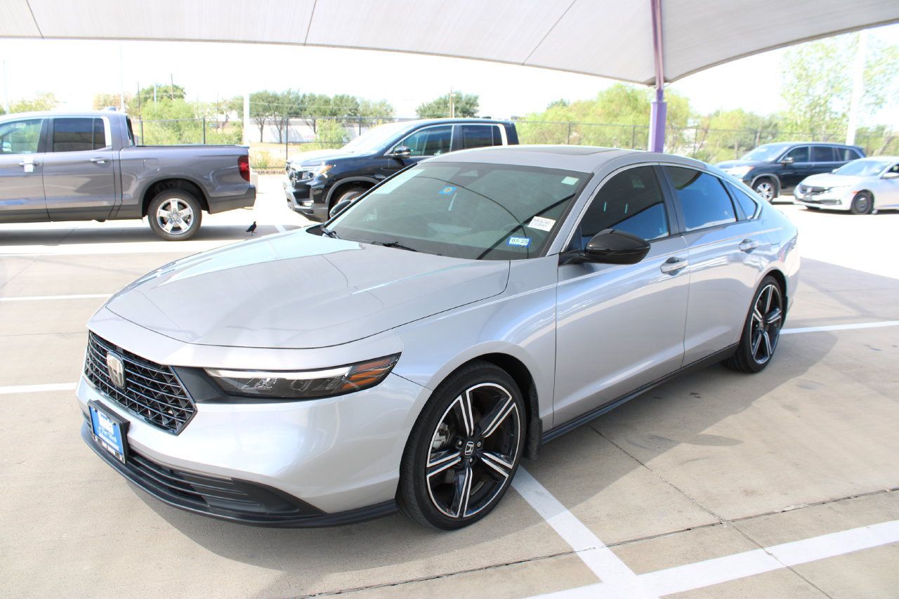 Used 2023 Honda Accord Sport image 1