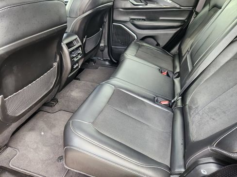 Used 2022 Jeep Grand Cherokee Altitude AWD/4WD image 28