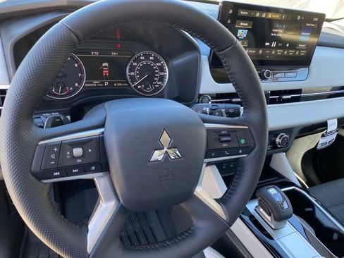 New 2026 Mitsubishi Outlander SE AWD/4WD image 13