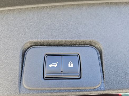 Used 2023 Nissan Rogue SV w/ SV Premium B Package image 28