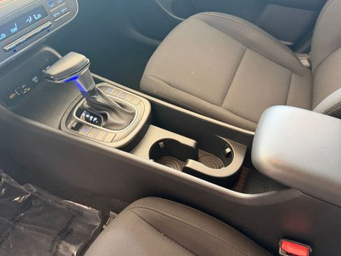 Used 2025 Hyundai Kona SEL image 36