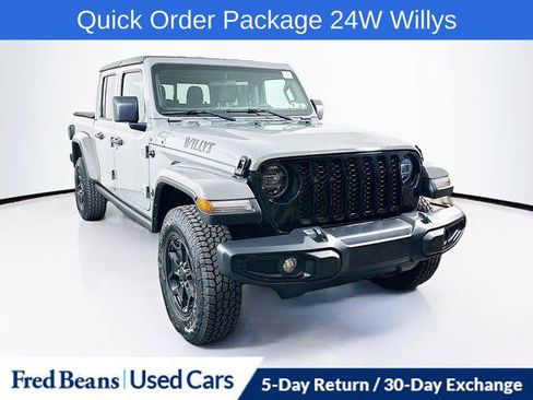 Certified 2022 Jeep Gladiator Sport AWD/4WD image 1