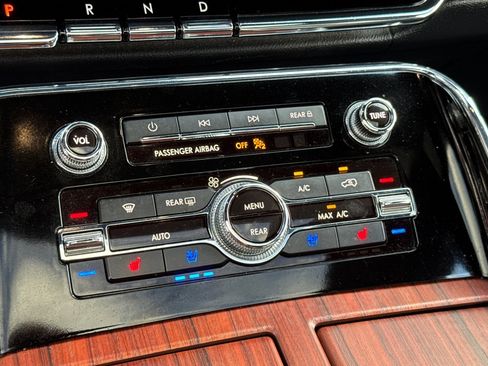 Used 2024 Lincoln Navigator Premiere image 21