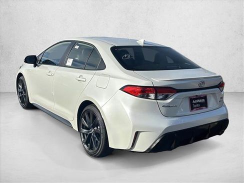 Used 2026 Toyota Corolla SE w/ SE Premium Package FWD image 5