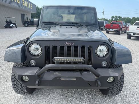 Used 2018 Jeep Wrangler Unlimited Rubicon AWD/4WD image 2
