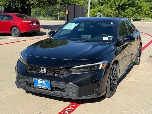 Used 2025 Honda Civic Sport image 1