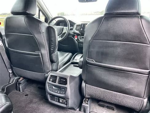 Certified 2019 Honda Pilot Touring image 13