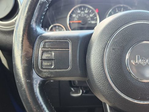 Used 2015 Jeep Wrangler Unlimited Sahara AWD/4WD image 31