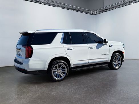 Used 2022 GMC Yukon SLT w/ SLT Premium Package image 3