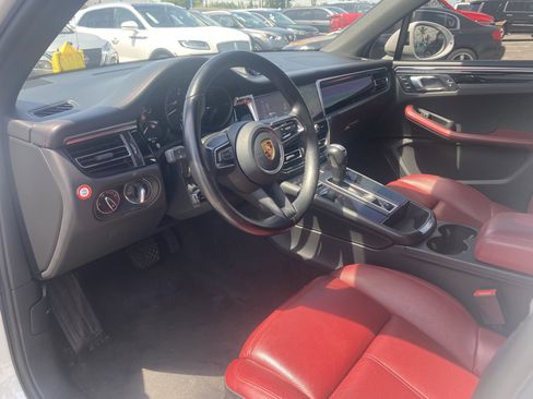 Used 2022 Porsche Macan image 12