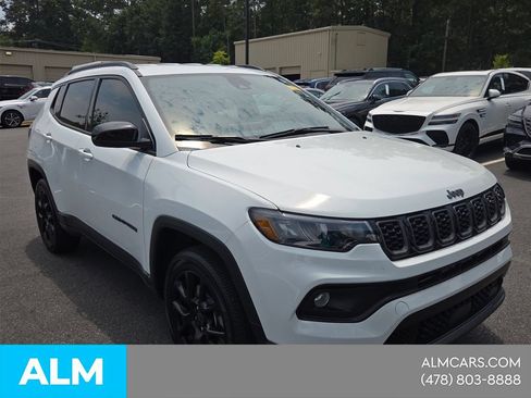 Used 2025 Jeep Compass Latitude w/ Altitude Special Edition AWD/4WD image 8