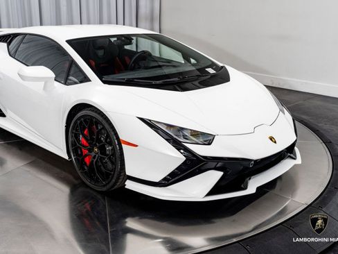 Used 2024 Lamborghini Huracan Tecnica image 2