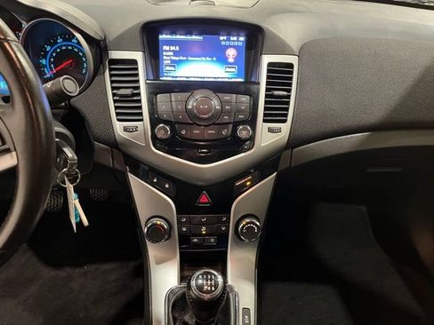 Used 2014 Chevrolet Cruze LT w/ Technology Package image 28
