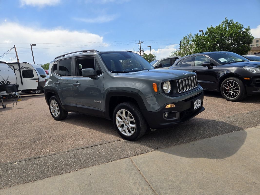 Used 2017 Jeep Renegade Latitude w/ Cold Weather Group AWD/4WD image 2