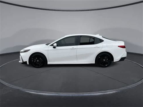 Used 2025 Toyota Camry SE image 5