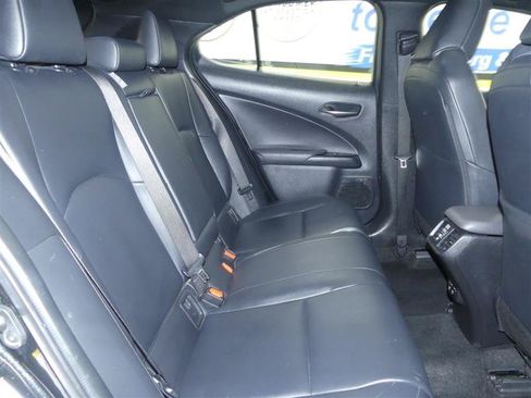 Used 2019 Lexus UX 250h AWD/4WD image 15