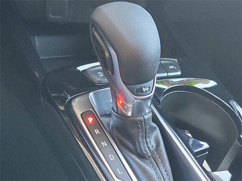 Used 2025 Chevrolet Trax LT w/ LT Convenience Package image 17