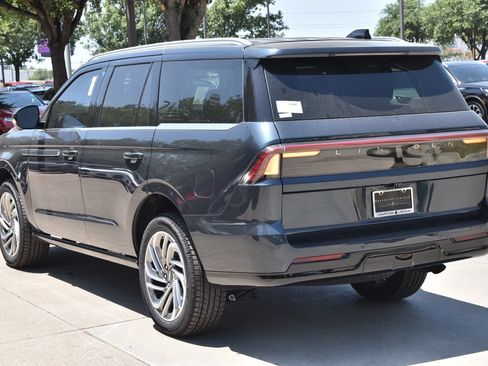 New 2026 Lincoln Navigator Reserve AWD/4WD image 9