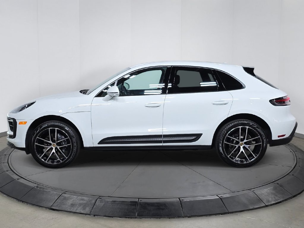 Certified 2026 Porsche Macan AWD/4WD image 2