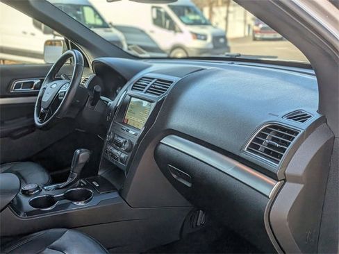 Used 2018 Ford Explorer XLT w/ Equipment Group 202A image 39