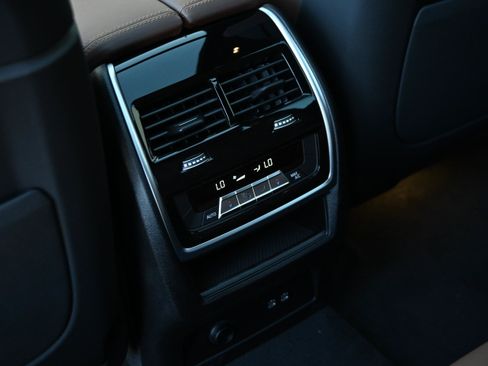 Used 2026 BMW X7 M60i AWD/4WD image 27