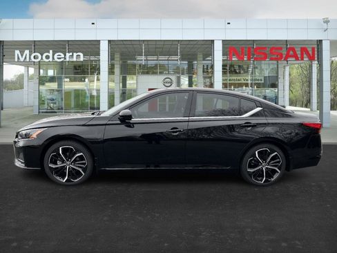 New 2025 Nissan Altima 2.5 SR image 2