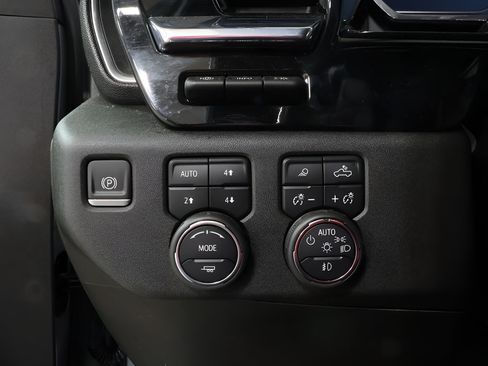 Used 2024 Chevrolet Silverado 1500 High Country w/ High Country Premium Package AWD/4WD image 19