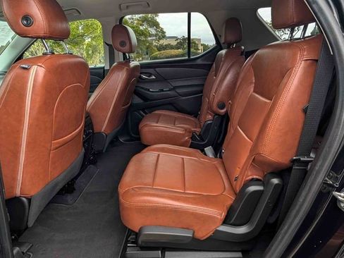 Used 2020 Chevrolet Traverse LT image 32