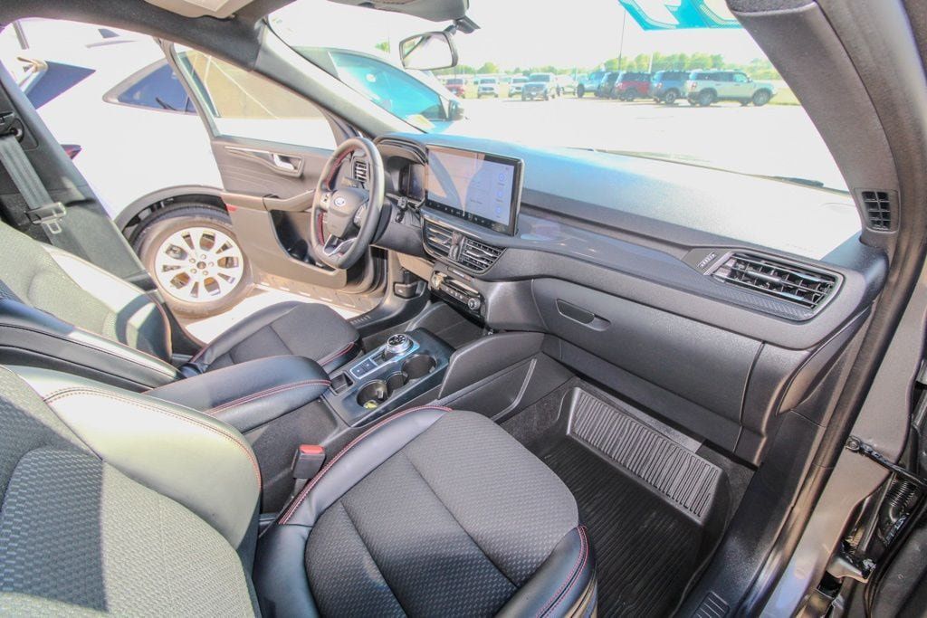 Used 2024 Ford Escape ST-Line w/ Tech Pack #1 AWD/4WD image 17